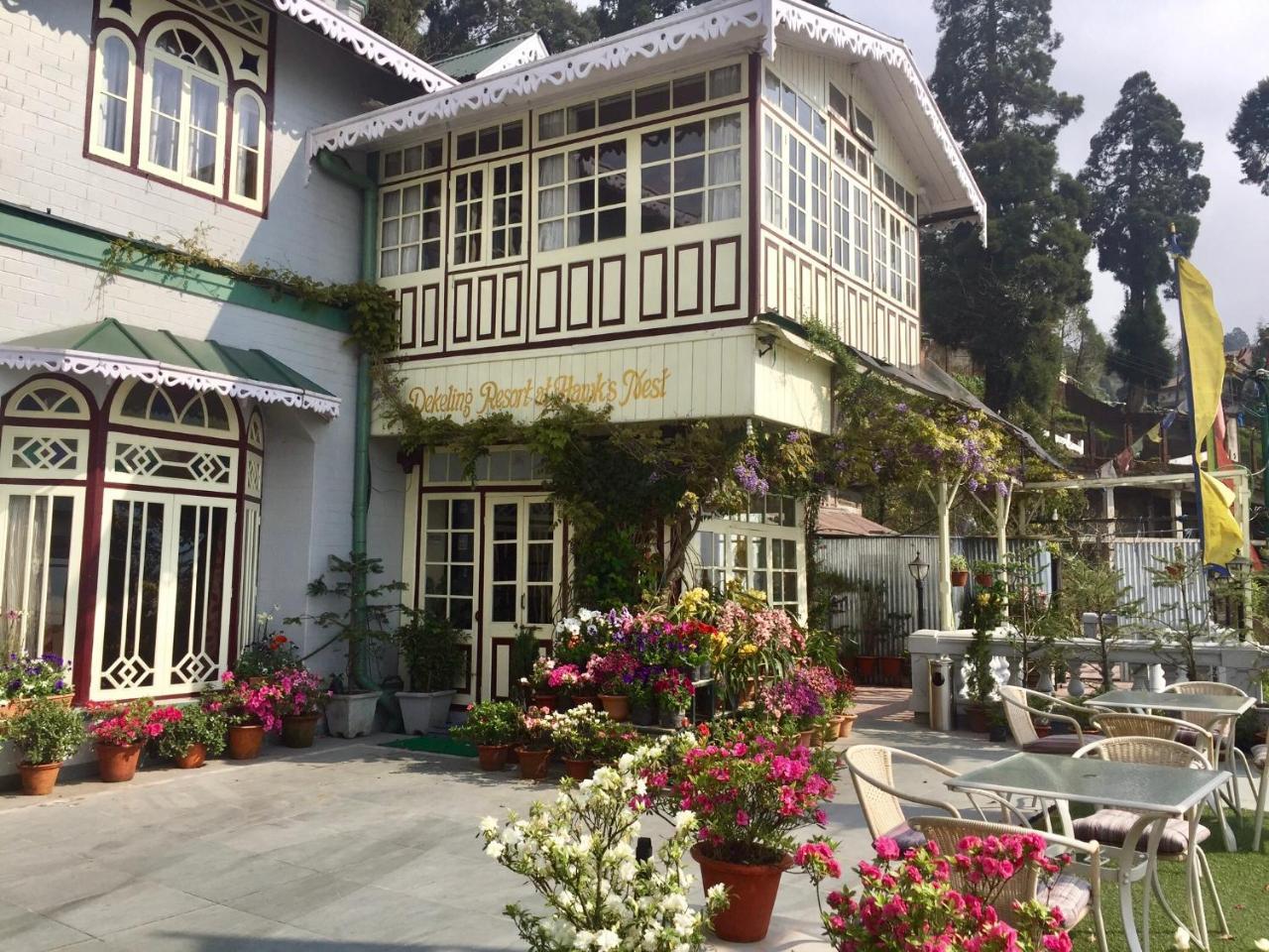 Dekeling Resort At Hawk'S Nest Дарджилинг Экстерьер фото